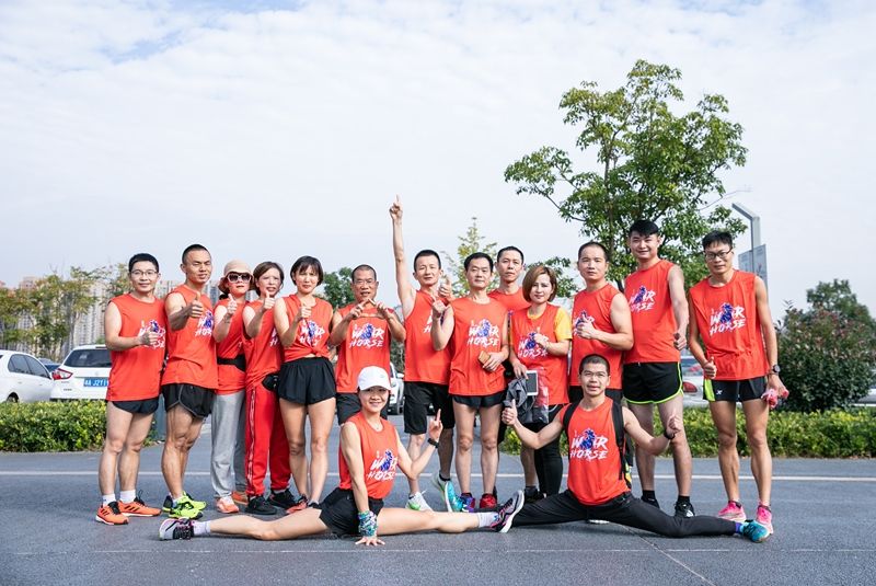 戰(zhàn)馬跑團對抗賽，為熱愛全力開跑！